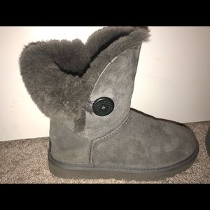UGGS- grey